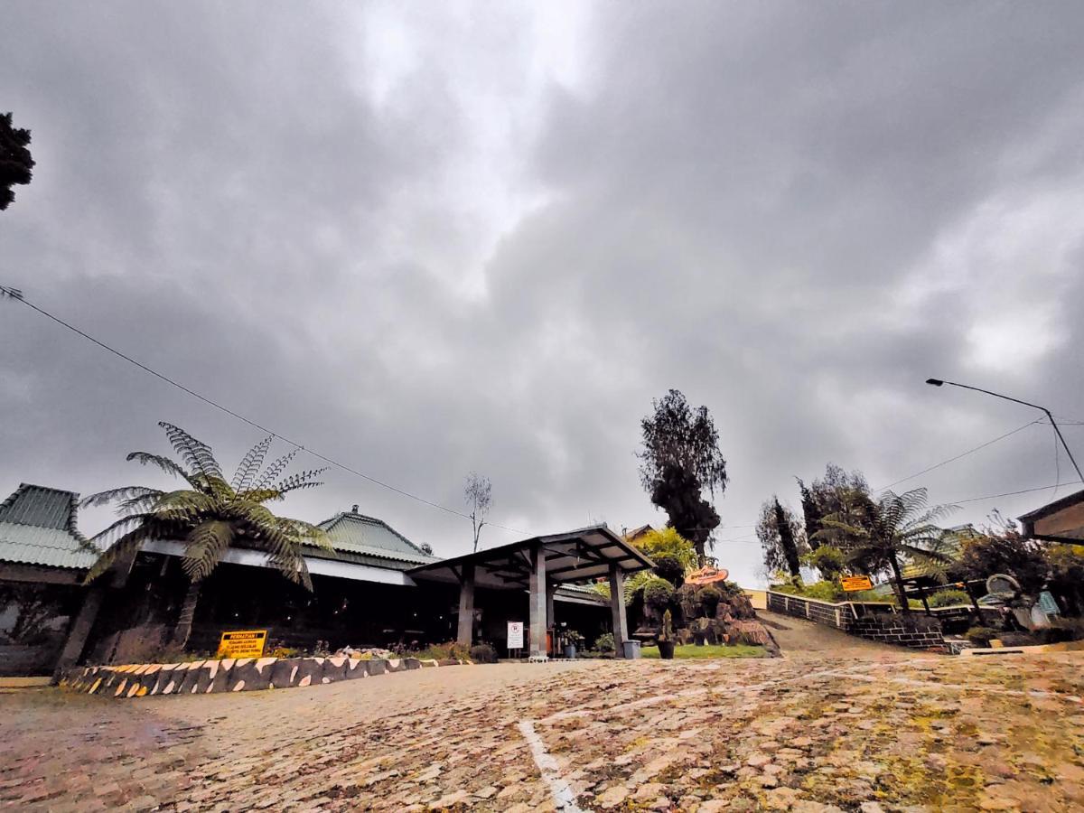 Bromo Permai 1 Hotel Exterior photo